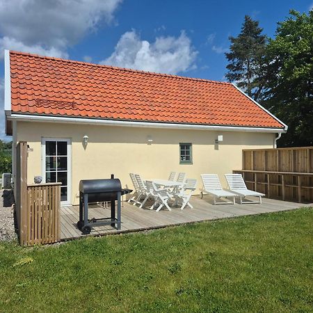 Villa Hus I Mysig By Naera Havet Ystad Esterno foto