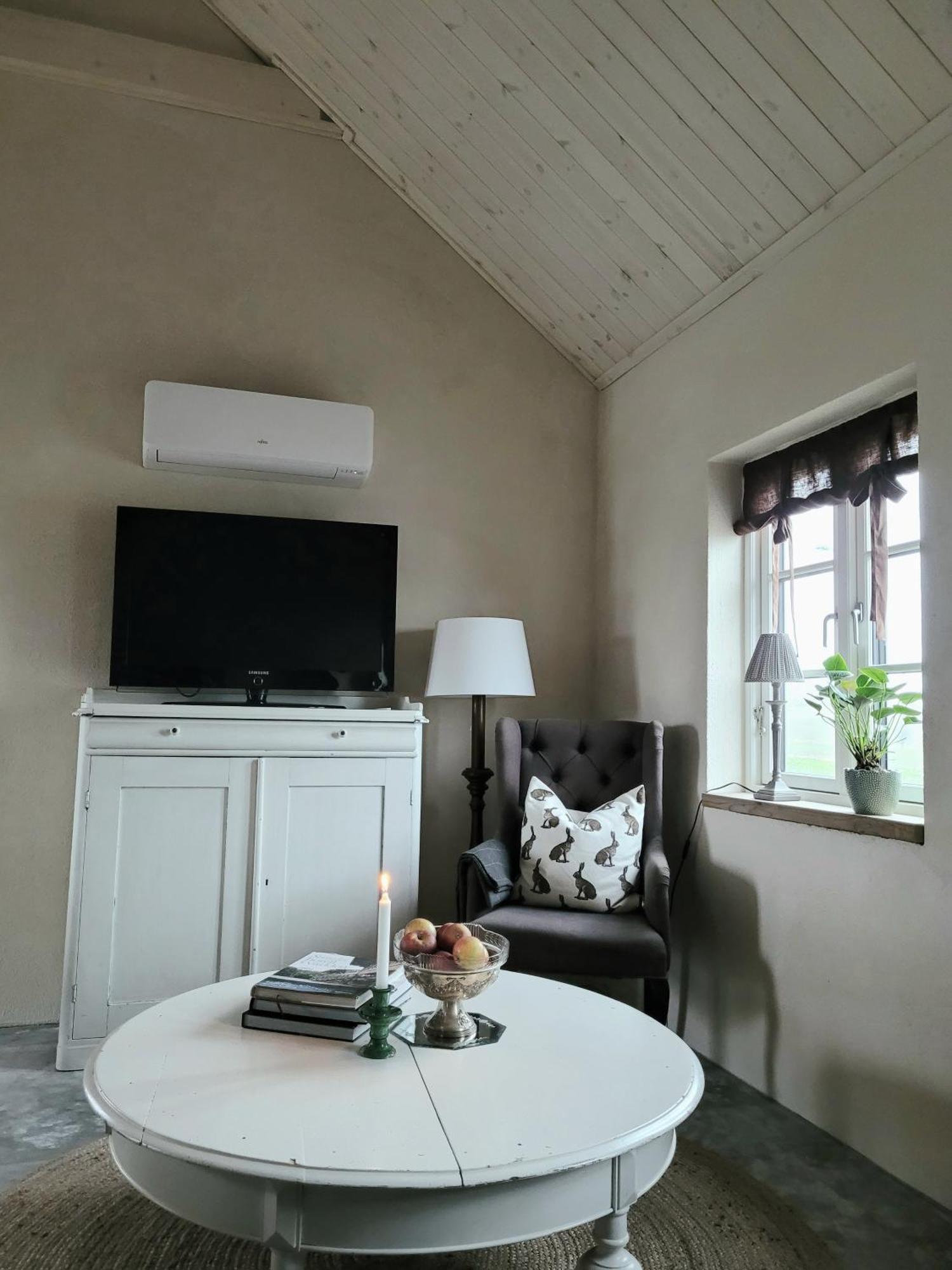 Villa Hus I Mysig By Naera Havet Ystad Esterno foto